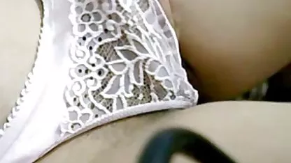 Gadis bokep toge mulus seksi dengan gaun lucu membuat