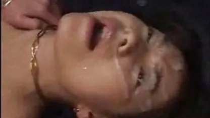 Andrea menunjukkan tubuh yang bagus bokep mulus seksi underwater