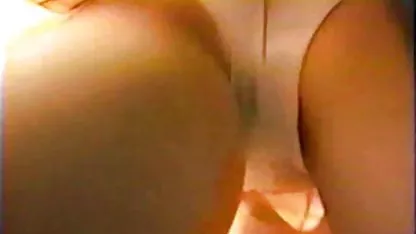 Dalam sistem operasi, kedua bokep barat mulus cantik memukul gadis itu di dapur
