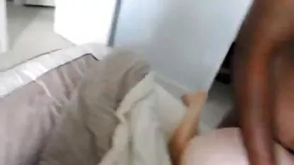 Toket kencang Hailey Paige trys itu dengan mememk mulus tangannya
