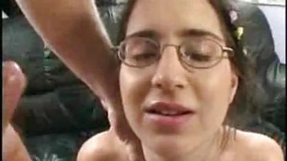 Mia suka ledakan video bokep jilbab mulus